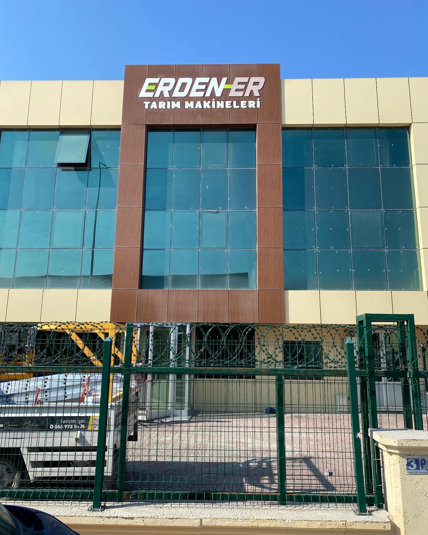 Cephe giydirme sistemleri ve reklam uygulaması Konya